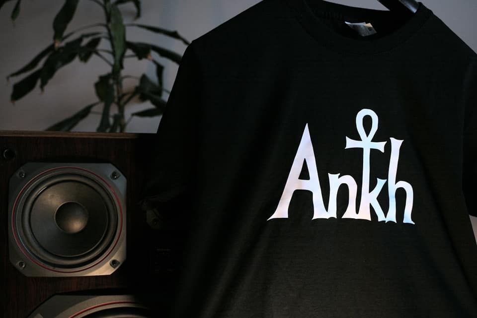 koszulki z logo zespołu Ankh